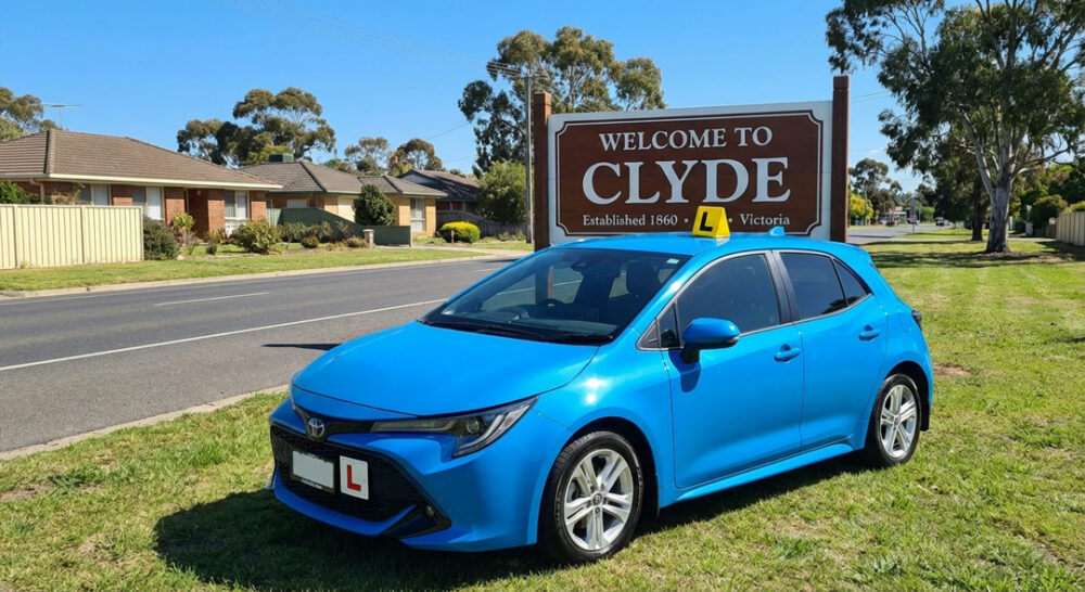 driving lessons clyde melbourne – automatic Toyota Corolla with learner and instructor in Clyde North