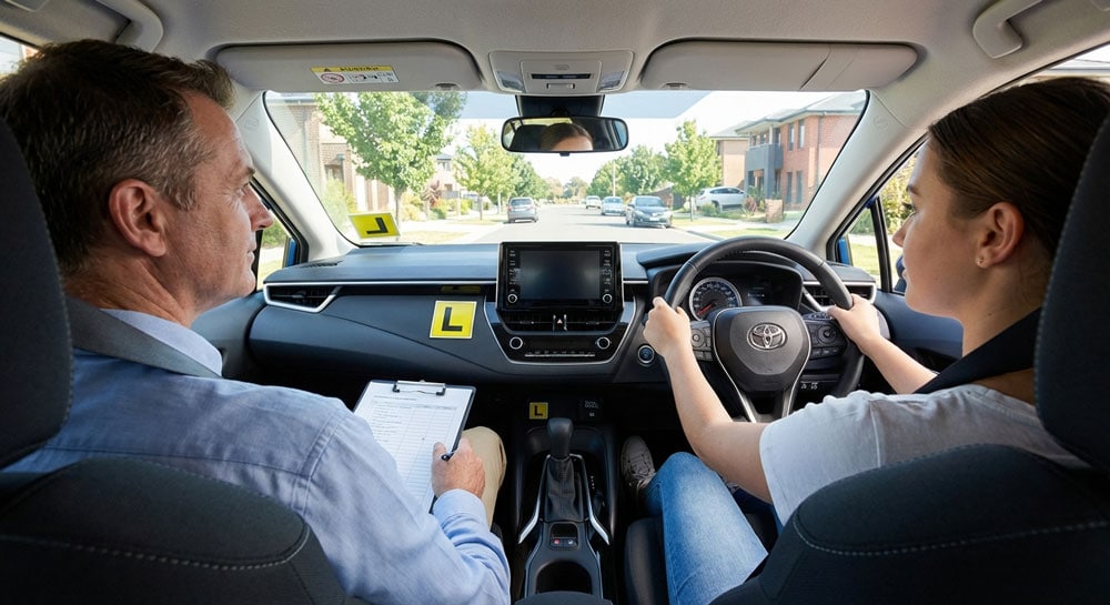 Driving Lessons Lynbrook From $65 | Automatic Driving School in Lynbrook Professional driving instructor teaching a learner in Lynbrook – patient and confidence-building lessons with Start Driving School
